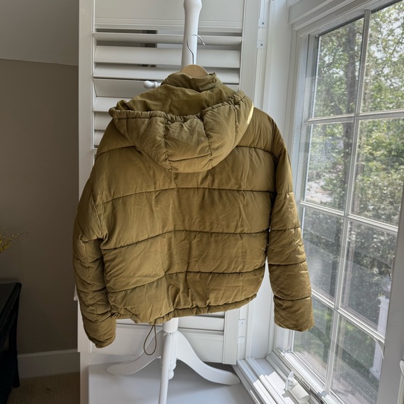 Urban Outfitters Army Green Puffer Coat - Picture 2 of 9